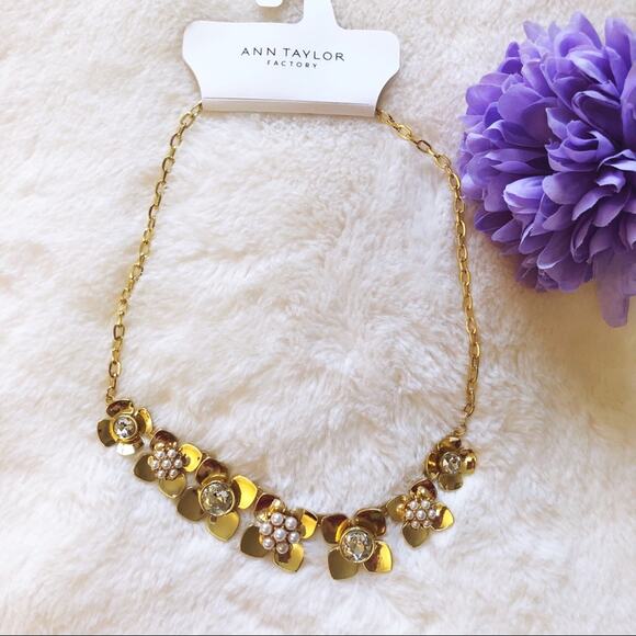 Ann Taylor Factory Jewelry - Ann Taylor Pearlized Floral Statement Necklace